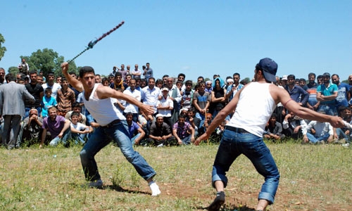 Dicle'de Kamçılı Şenlik