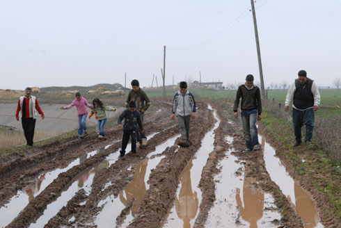 KA–YLAœNAœN BiTMEYEN YOL A‡iLESi