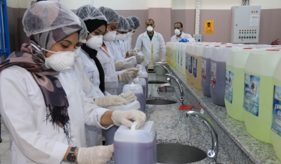 Lise öğrencileri deterjan üretimi yapıyor 
