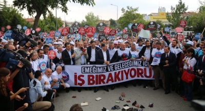 Memur-Sen'den bakanlık önünde boş cüzdan eylemi