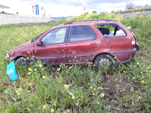 Otomobil Şarampole Yuvarlandı, Anne-baba Yaralandı, Bebekleri A–ldü
