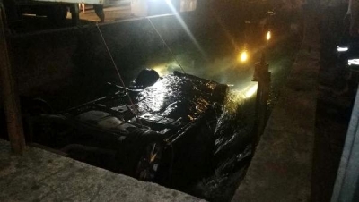 Otomobil sulama kanalına uçtu: 2 yaralı