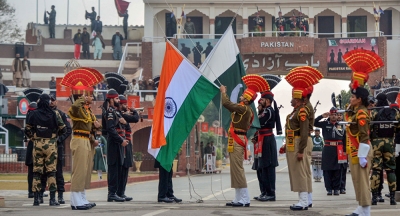 Pakistan Cumhurbaşkanı Alvi: Hindistan Keşmir'de ateşle oynuyor