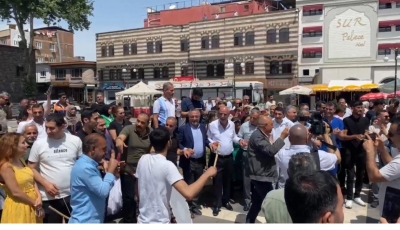 PKK fesih kararı Diyarbakır’da Halaylarla karşılandı