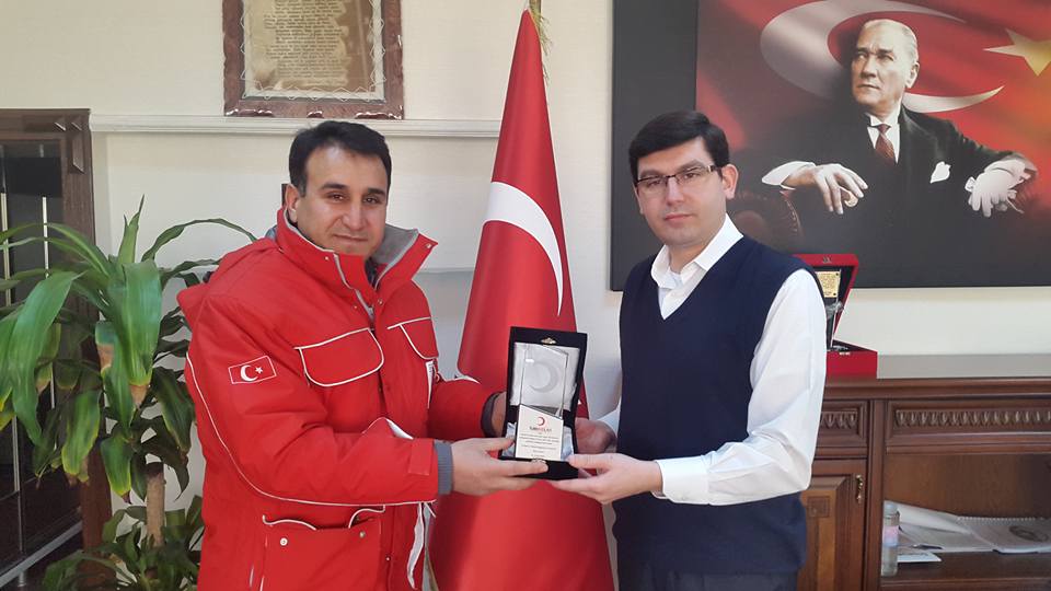 Kızılay'dan Vali Yardımcısı Gökçekuyuç™ya plaket verildi