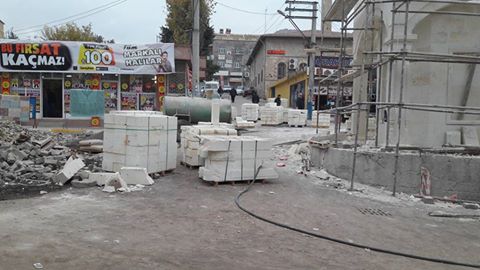 A‡alışma nedeniyle yol trafiğe kapatıldı