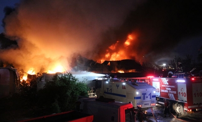 Şanlıurfa'da yapı markette yangın meydana geldi