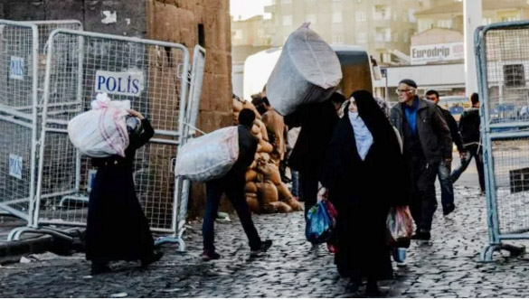 Diyarbakır'ın Sur ilçesindeki Sokağa A‡ıkma Yasağı Kaldırıldı