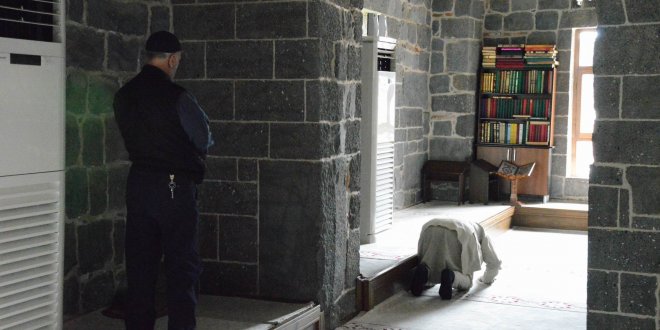 Sur'daki Hazreti Süleyman Camii ibadete açıldı