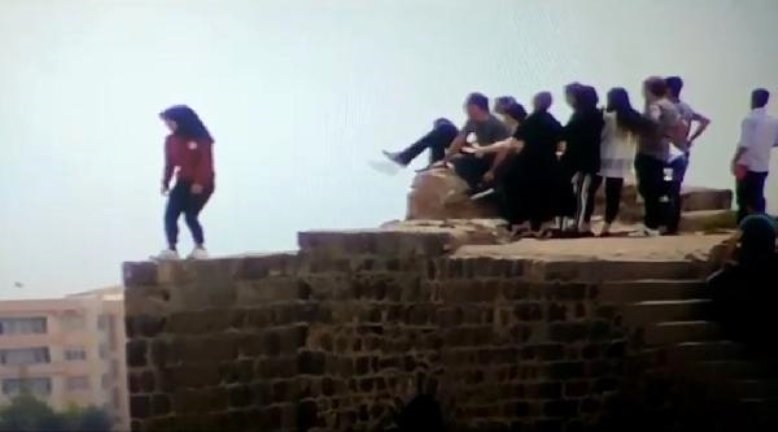 intihara Kalkışan Genç Kızı Polis Son Anda Kurtardı
