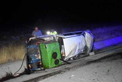 Takla atan kamyonetin sürücüsü yaralandı, eşi öldü