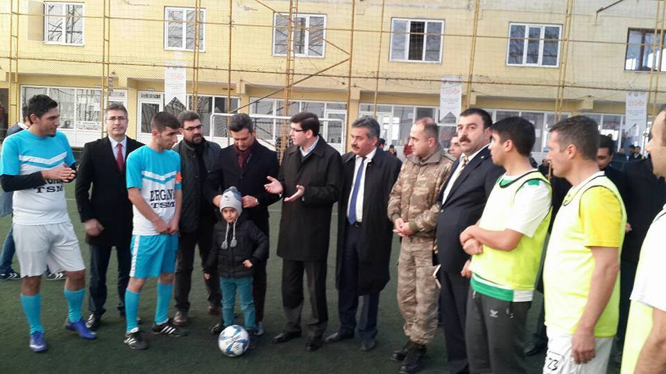 Ergani'de halı saha turnuvası başladı